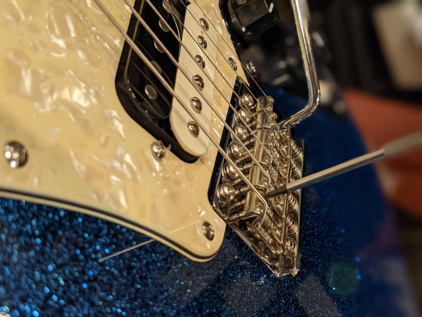 大宮店ギター修理スタッフ山崎の「修理屋さんの覚書 17」ギター購入時のセットアップ。