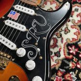 【エレキギター】憧れのストラトサウンドの1つ。現代のギタリストにも影響を与えているスティーヴィー・レイ・ヴォーンのシグネチャーモデルが待望の入荷【SRV】