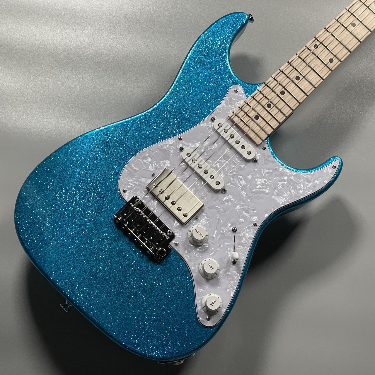 Addictone Custom GuitarsClassic Modern Stratocaster Type/Blue Sparkle