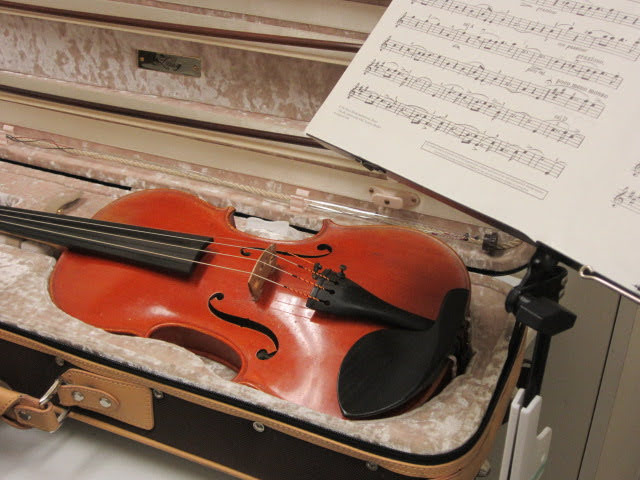 CONTENTS島村楽器 音楽教室バイオリンインストラクター 西尾 聡子4つのタイプ別レッスンバイオリンは独学よりレッスンに通うのがオススメ！レッスン曲例バイオリンサロンのご案内島村楽器 音楽教室バイオリンインストラクター 西尾 聡子 こんにちは。バイオリンインストラクタ―の西尾です。 今回は、大宮 […]