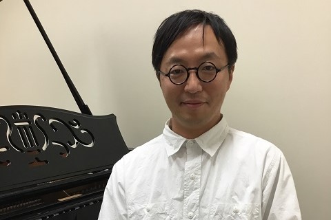 島村楽器 大宮店 ジャズ・ポピュラーピアノ教室 ピアノ経験のない方、楽器や音楽のレッスンがはじめての方も大歓迎！ CONTENTS講師紹介コース概要レッスン料金レッスン規約体験レッスンについてご入会手続きのご案内お問い合わせ講師紹介 神村 晃司（かみむら こうじ）水曜 14:30～21:00開講 講 […]