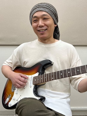 髙橋 嘉悦（たかはし よしのぶ）<br />
--------------------<br />
土曜 10:00～21:00<br />
個人<br />
--------------------<br />
1974年生まれ。15歳よりギターを始める。音楽専門学校卒業後、自身のバンドで、都内のライブハウス、レコーディングなど現在も演奏活動を展開している。