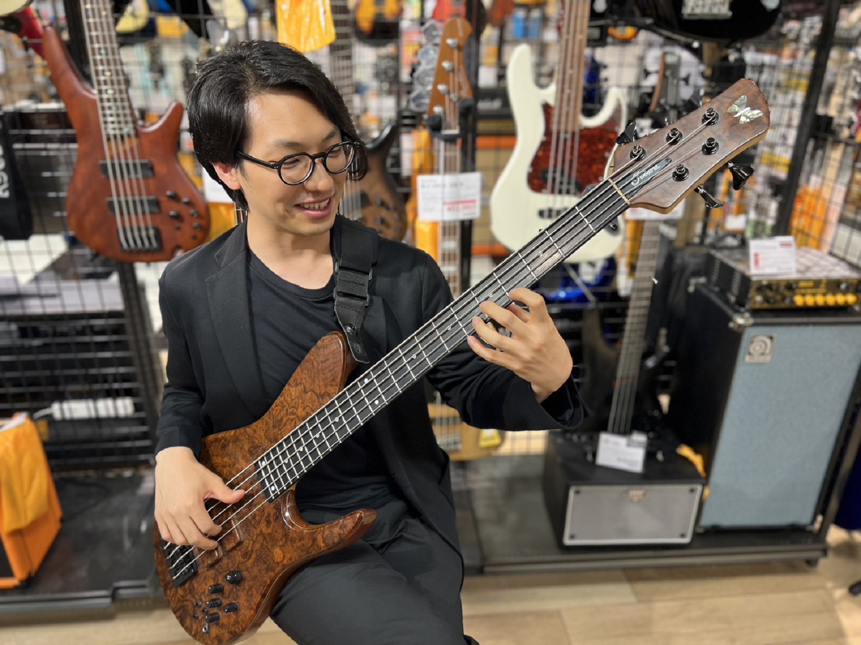 さいたま市大宮 大宮駅東口より徒歩3分♪ベース初心者の方、音楽や楽器のレッスンがはじめての方も大歓迎！ CONTENTS講師紹介インタビュー動画コース概要レッスン料金ブログ体験レッスンについてご入会手続きのご案内お問い合わせ講師紹介 恩田 康人（おんだ やすと）金曜 16:00～21:00開講 プロ […]