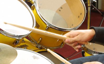 【さいたま市大宮】ドラム教室のご案内 ~ストレス発散、新しい趣味に!~入会金半額キャンペーン実施中(5月末まで)/家族割・友人割でもっとお得♪