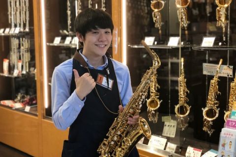 スタッフ写真 管楽器 村上