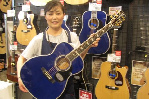 スタッフ写真 電子ピアノ・ウクレレ 北野