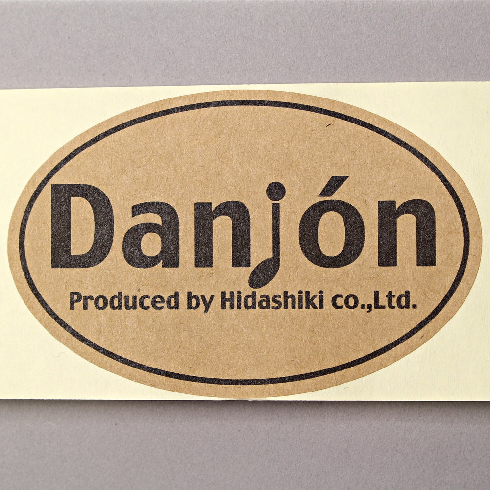 *ダンボール製カホンDanjon「ダンホン」！ Danjonの段ボールカホン、『ダンホン』が大分店でも販売中です！ 強化ダンボールを使用し、ダンボール加工等を専門に行っている日本の工場にて製作されています。素材は「バイウォールAA」という強化ダンボールで、構造理論上は200Kgの重量に耐えられます。 […]