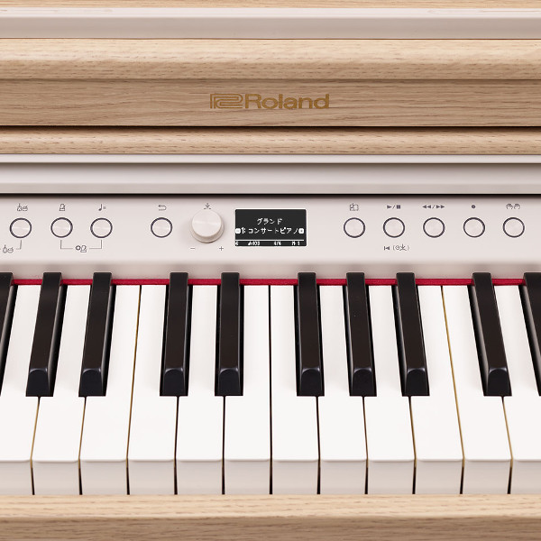グランドピアノの表現力を再現したRP701は、練習もスムーズに上達することができるデジタルピアノです。