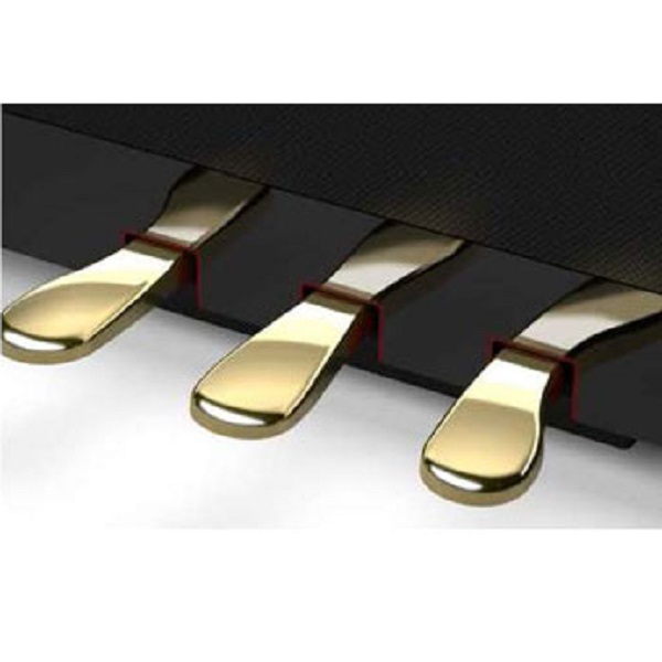 踏み始めは軽く、効き始めると重くなるアコースティックグランドピアノのダンパーペダルを忠実に再現しているLXシリーズのダンパーペダル。より自然なペダルの表現ができるように改良。