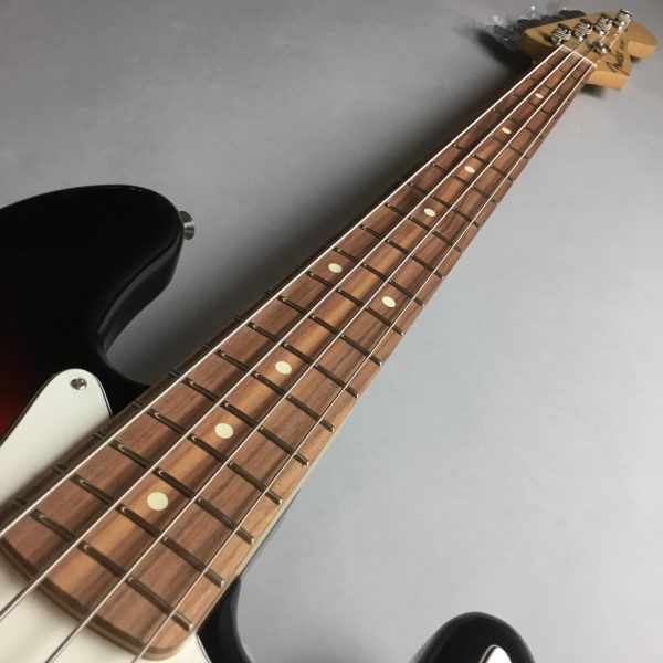 2基のシングルコイルピックアップを搭載し、スムーズなプレイを可能にするPlayer Jazz Bass。