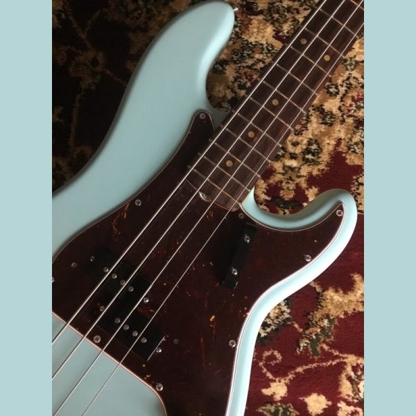 音楽の歴史を作り上げてきたギターとベースを、現代の技術で蘇らせています。