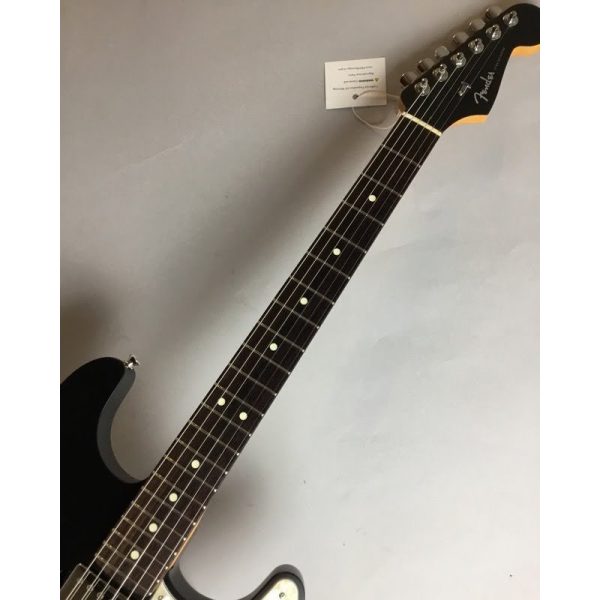 12”の指板ラジアスとMedium Jumboフレット、“C” to “D”のコンパウンドバックのネック仕様が、コードストロークから速弾きまで快適な演奏性をサポートします。