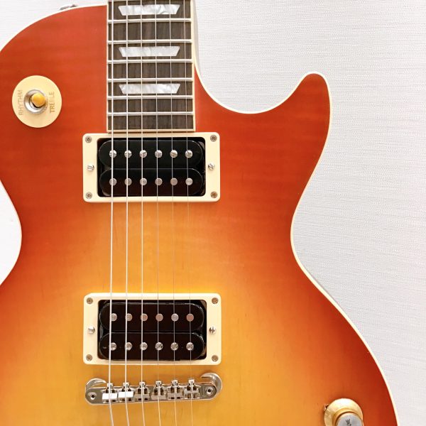 ピックアップはヴィンテージのテイストを再現した60s バーストバッカーを搭載。透明感のあるクリーントーンから艶やかな倍音を含んだ深みのあるドライブサウンドまで、豊かな表現力が際立つ王道のレスポールサウンドを実現しています。