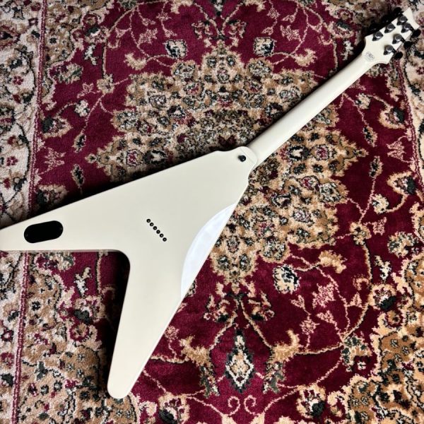 ピックアップには、SGR ACTIVE HUMBUCKKER二基を搭載し、ヒップショットのフィクスドブリッジを搭載。