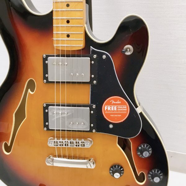 セミホローのオフセットボディシェイプ Classic Vibe Starcaster。