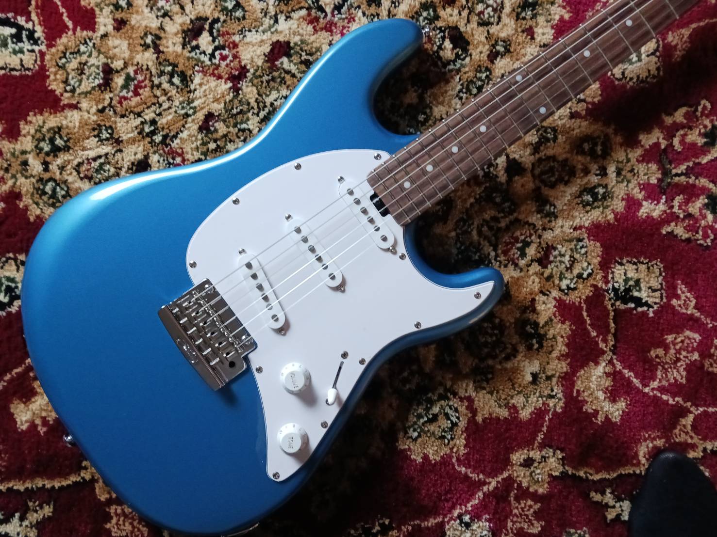 島村楽器大分店に、STERLING by Musicmanのエレキギター「CUTLASS CT50 SSS」が入荷致しました！ MUSIC MANでの人気シェイプCutlassのハイコスト・パフォーマンスモデルとなっております！ 各種ご案内・お問合せ