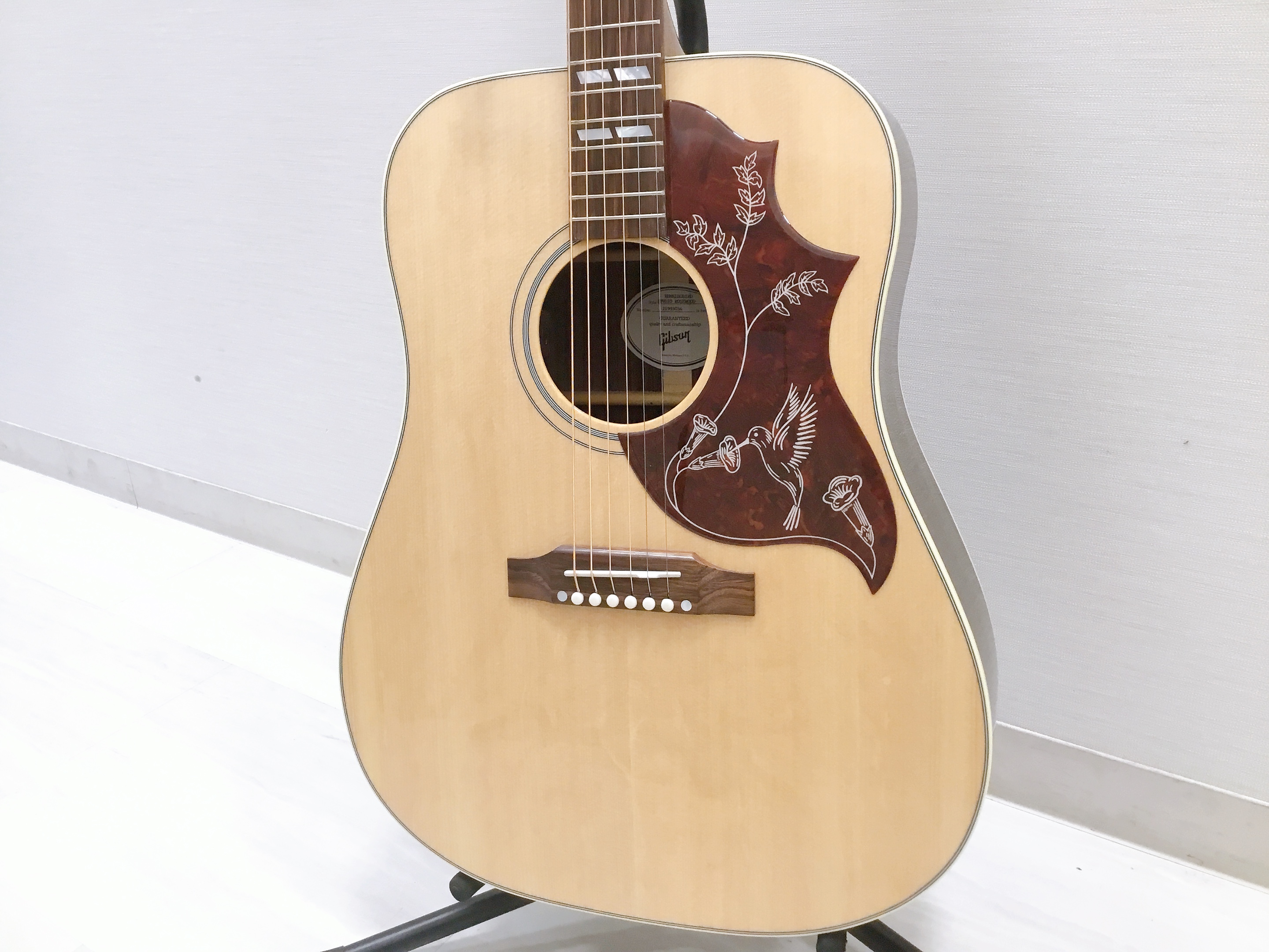 島村楽器大分店に、Gibson(ギブソン)のアコースティックギター、『Hummingbird Studio Rosewood』が入荷致しました！ Hummingbird Studioは、ハミングバード・ダヴ・ソングライターモデルといった世界的に愛され続けるスクエアショルダー・ボディデザインの歴史的系 […]