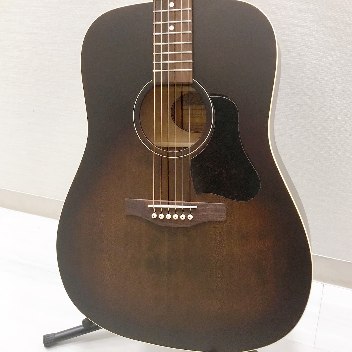 アコースティックギターArt & Lutherie/Americana Bourbon Burst