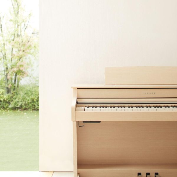 デザインは落ち着いた木目調で、どんなお部屋にもすっとなじみますよ。<br />
気軽に本格的な演奏を楽しみたい方に、ぜひ触れてみてほしいピアノです♪