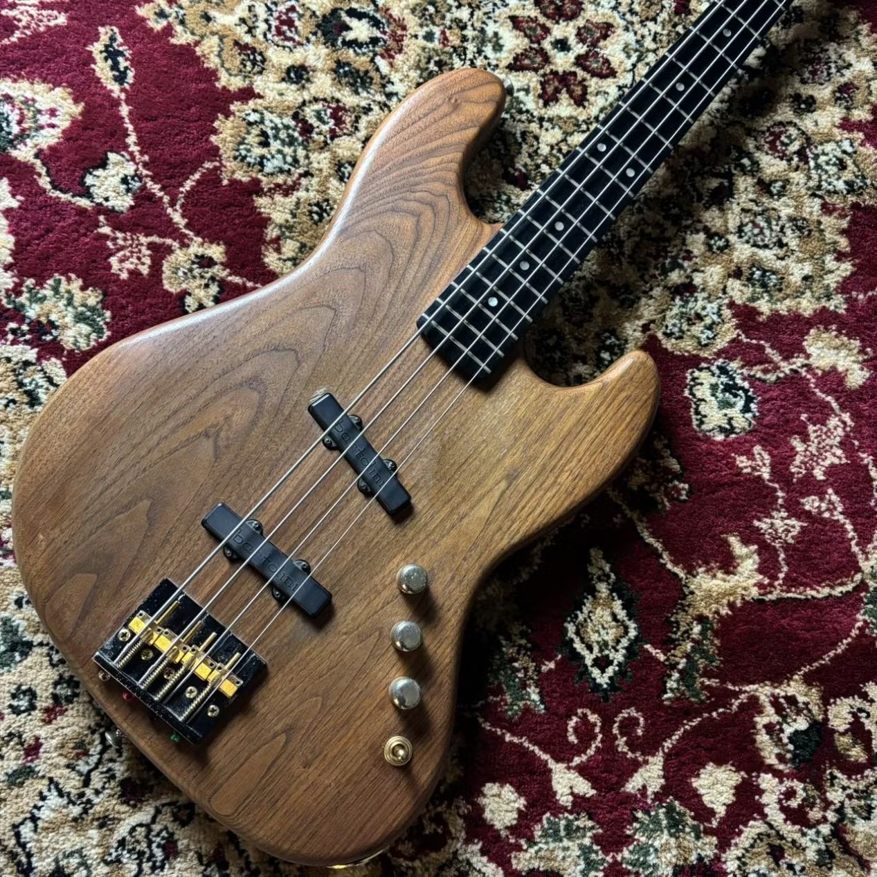 エレキベースmoon JJ4　walnutリミテッドモデル