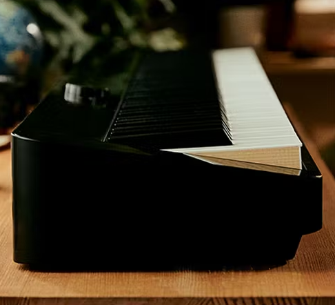 本格的な鍵盤タッチと、モダンなデザインを兼ね備えたデジタルピアノです。