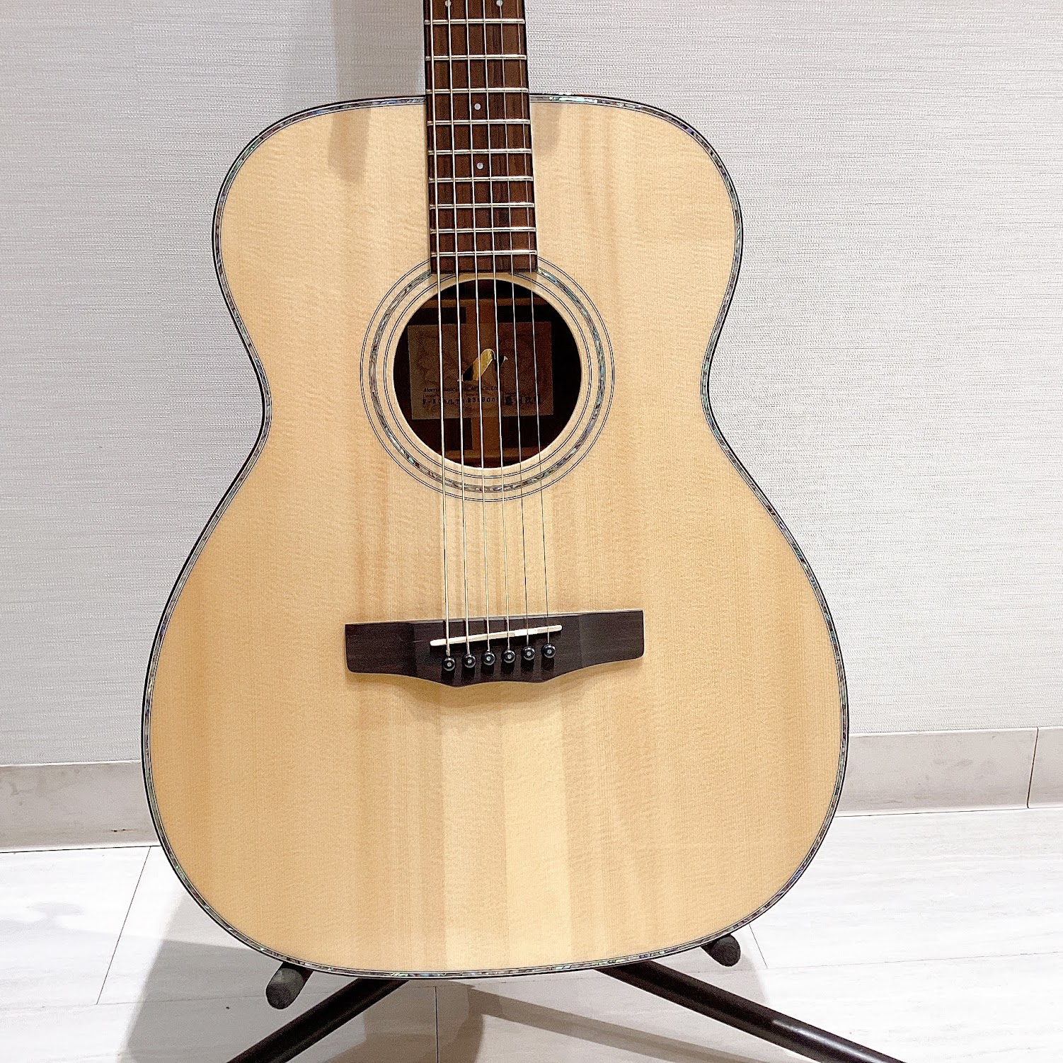 北谷］アコースティックギター定価約10万円