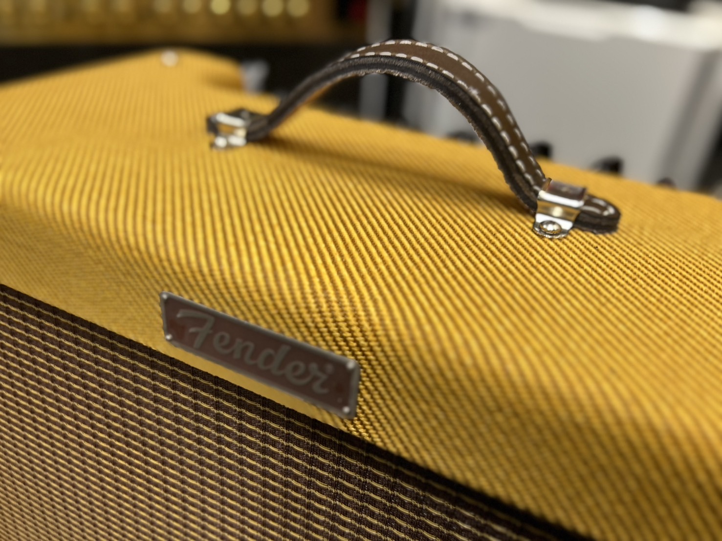 ギタリスト必見！Fenderの人気真空管アンプ Blues Junior Lacquered Tweed が島村楽器パークプレイス大分店に入荷しました！ ヴィンテージ感あふれるラッカードツイード仕上げと、15W真空管アンプによる暖かく深みのあるトーン。自宅練習からライブパフォーマンスまで、幅広いシー […]