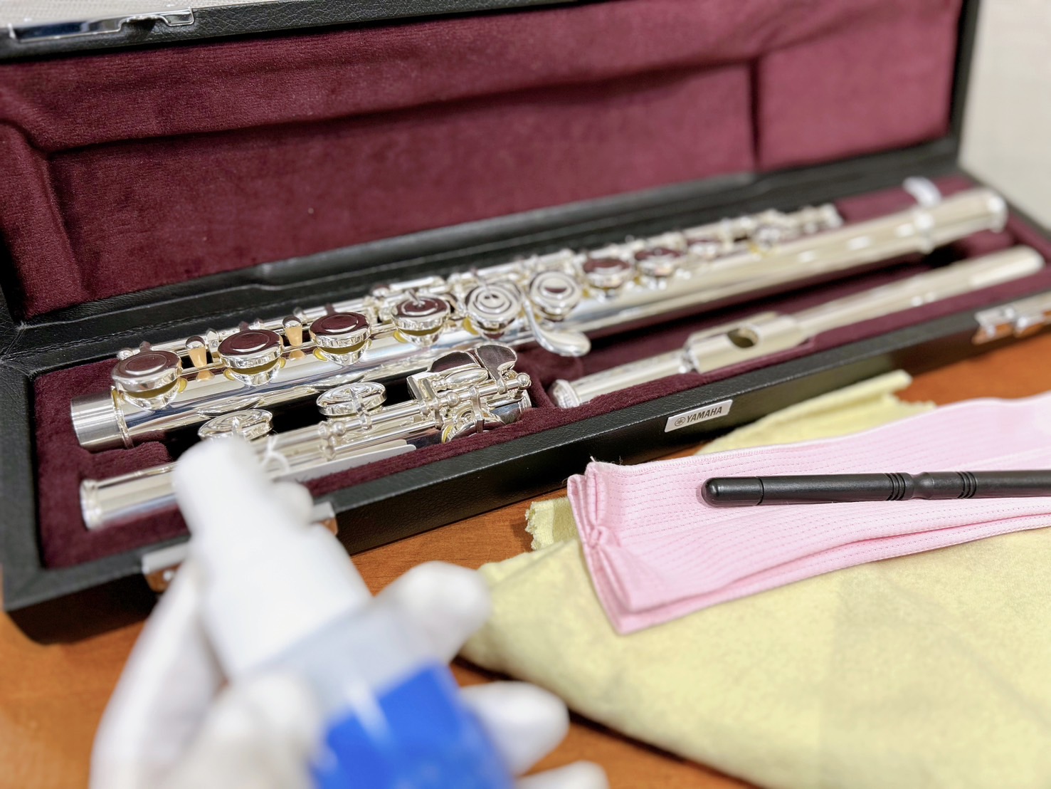 *【簡単】吹奏楽部員必見！フルートのお手入れの仕方をご紹介♪ 島村楽器パークプレイス大分店です♩この記事では、フルートのお手入れ方法についてご紹介させて頂きます♪ 『管楽器を家でクリーニングは失敗したら怖い…』『傷が入ったりしないか心配…』など！一瞬躊躇してしまうかもしれませんが、実はお手入れ用品を […]