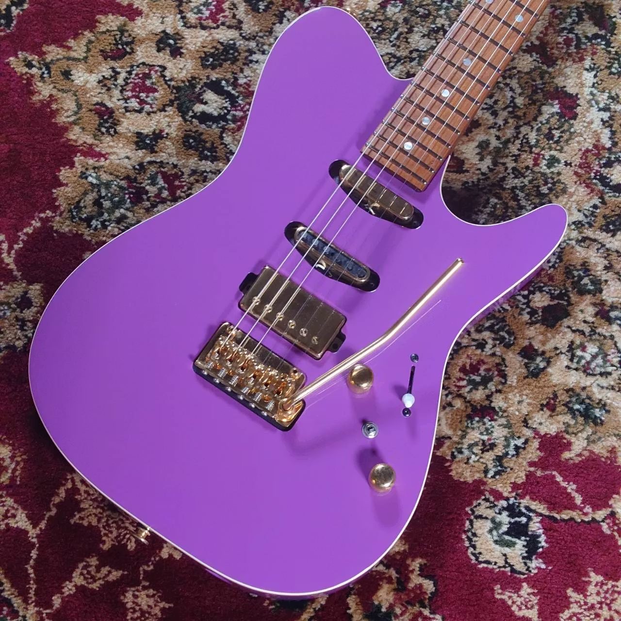 エレキギターIbanez：LB1 Violet