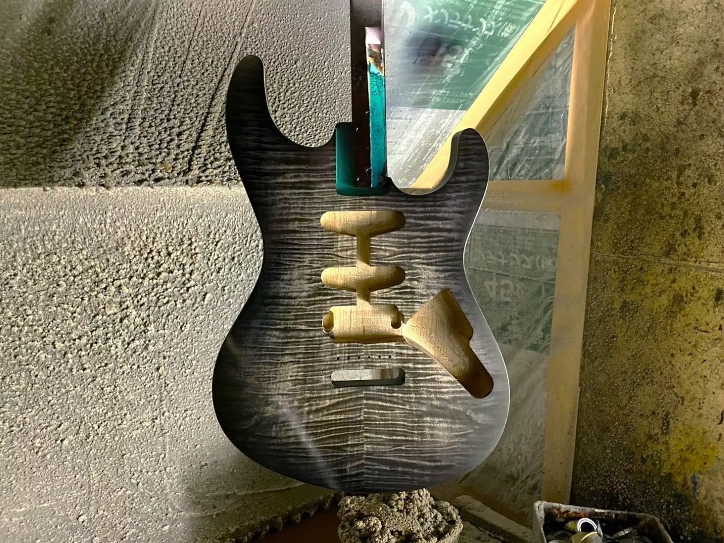 Freedom Custom Guitar ResearchO.S EZA 22F FT SSH