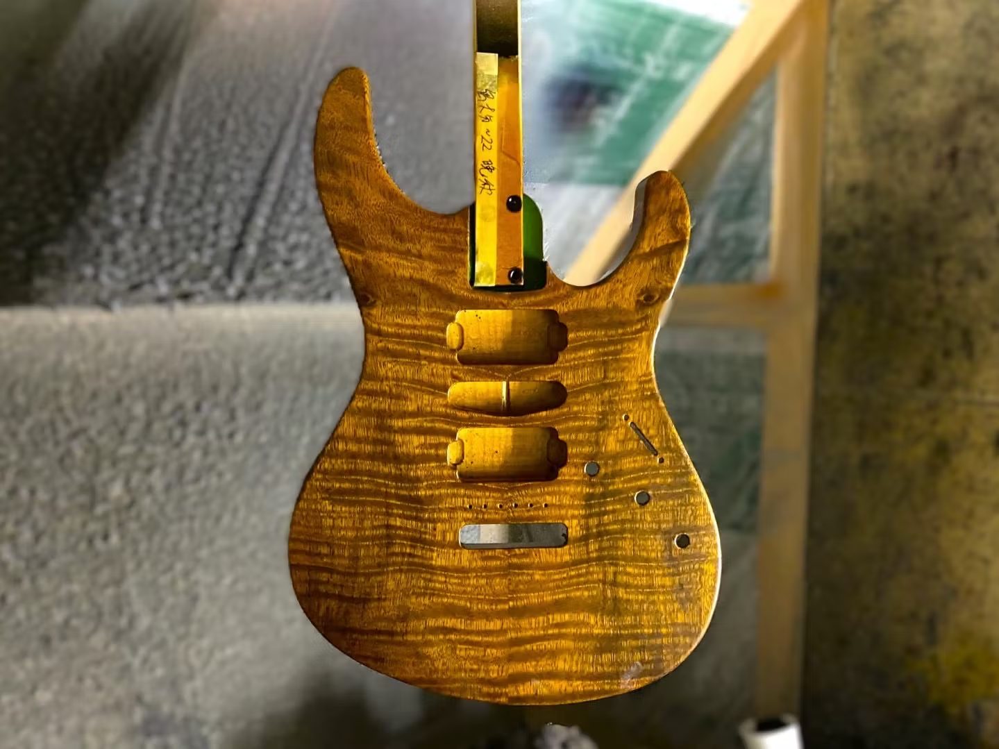Freedom Custom Guitar ResearchO.S EZA 24F FT HSH