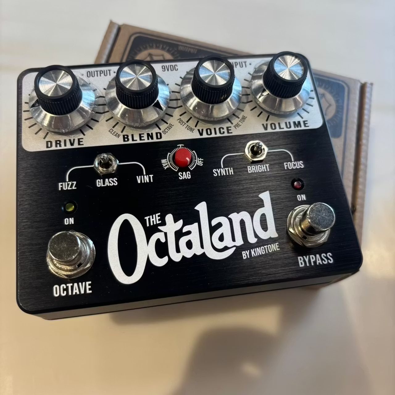 KING TONE GUITARThe Octaland
