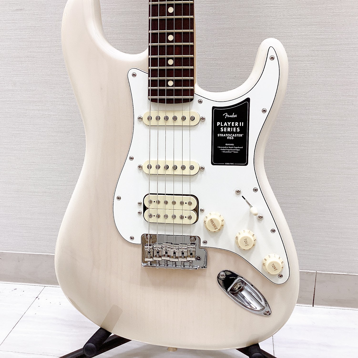 エレキギターFender：Player II Stratocaster HSS White Blonde
