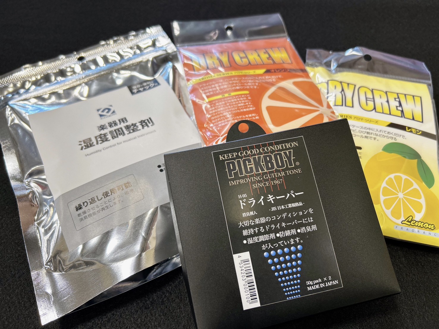 島村楽器パークプレイス大分店です✨ 冬の訪れとともに、空気の乾燥が進む季節がやってきましたね…。実は、ギターやベースにとって最も注意が必要な時期でもあります…💦木製の楽器は湿度の影響を受けやすく、乾燥によるヒビ割れ、ネック反り、フレット浮きなどを引き起こすことも…。そんな大切な楽器を守るため、今回は […]