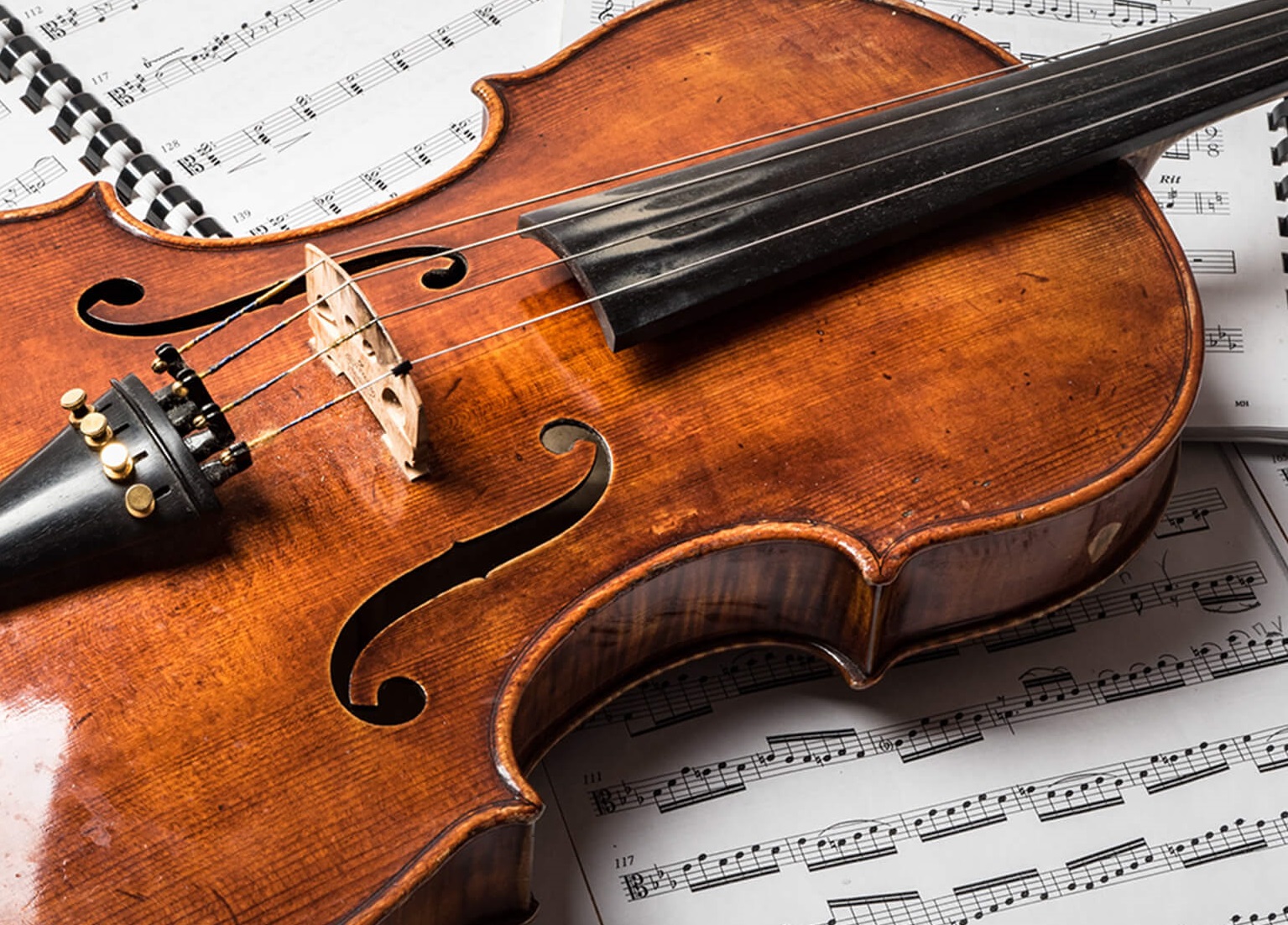 CONTENTS教室システム・料金講師紹介ご入会方法・受付についてヴィオラレッスン内容島村楽器音楽教室の特徴教室システム・料金 講師紹介 ●梅原先生よりメッセージ♪● ヴィオラはヴァイオリンのお兄さんお姉さん的な存在の楽器で、ヴァイオリンよりも少し大きい分、音程が低く、また深みのある優しい音を出すこ […]