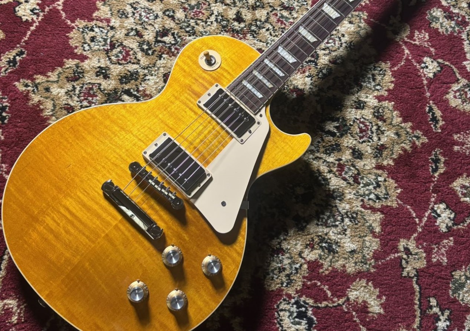 島村楽器パークプレイス大分店に、Gibson(ギブソン)の「Les Paul Standard '60s Honey Amber」が入荷いたしました✨ 1950〜60年代のロックサウンドを支えた“あの”王道レスポールを現代に受け継ぐ、「Les Paul Standard ’60s」。その中でも、ビン […]
