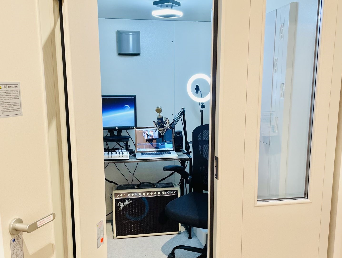 動画配信をされる方から「ご近所への音が気になって、思いきり声が出せない」「家族から“うるさい”と言われる」など、ゲーム配信・生配信ならではのお悩みをよく伺います。 一般的に「防音＝楽器用」のイメージがありますが、ゲーム実況・VTuber・歌ってみた配信にも防音室は✨非常に相性が良い✨設備です。 この [&hellip;]