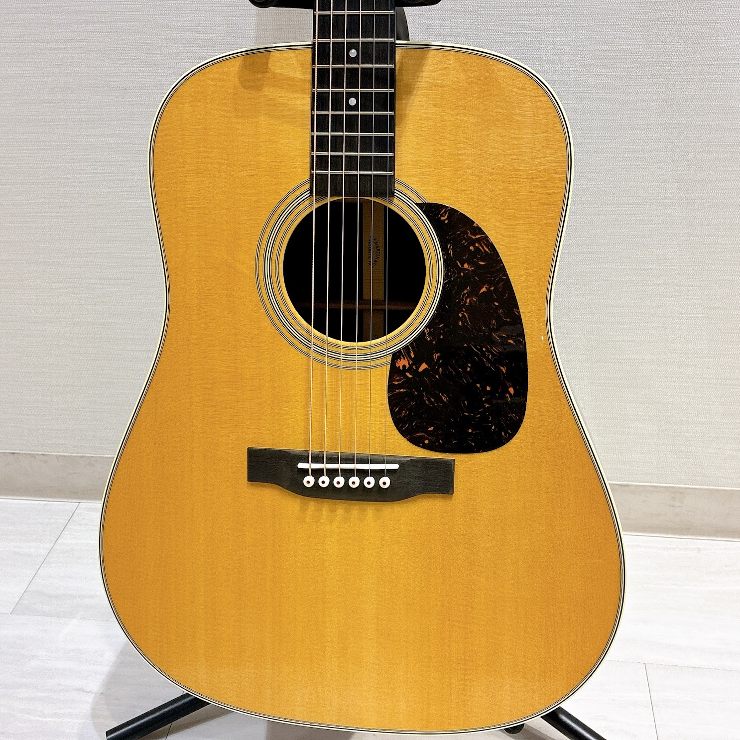 アコースティックギターMartin：D-28