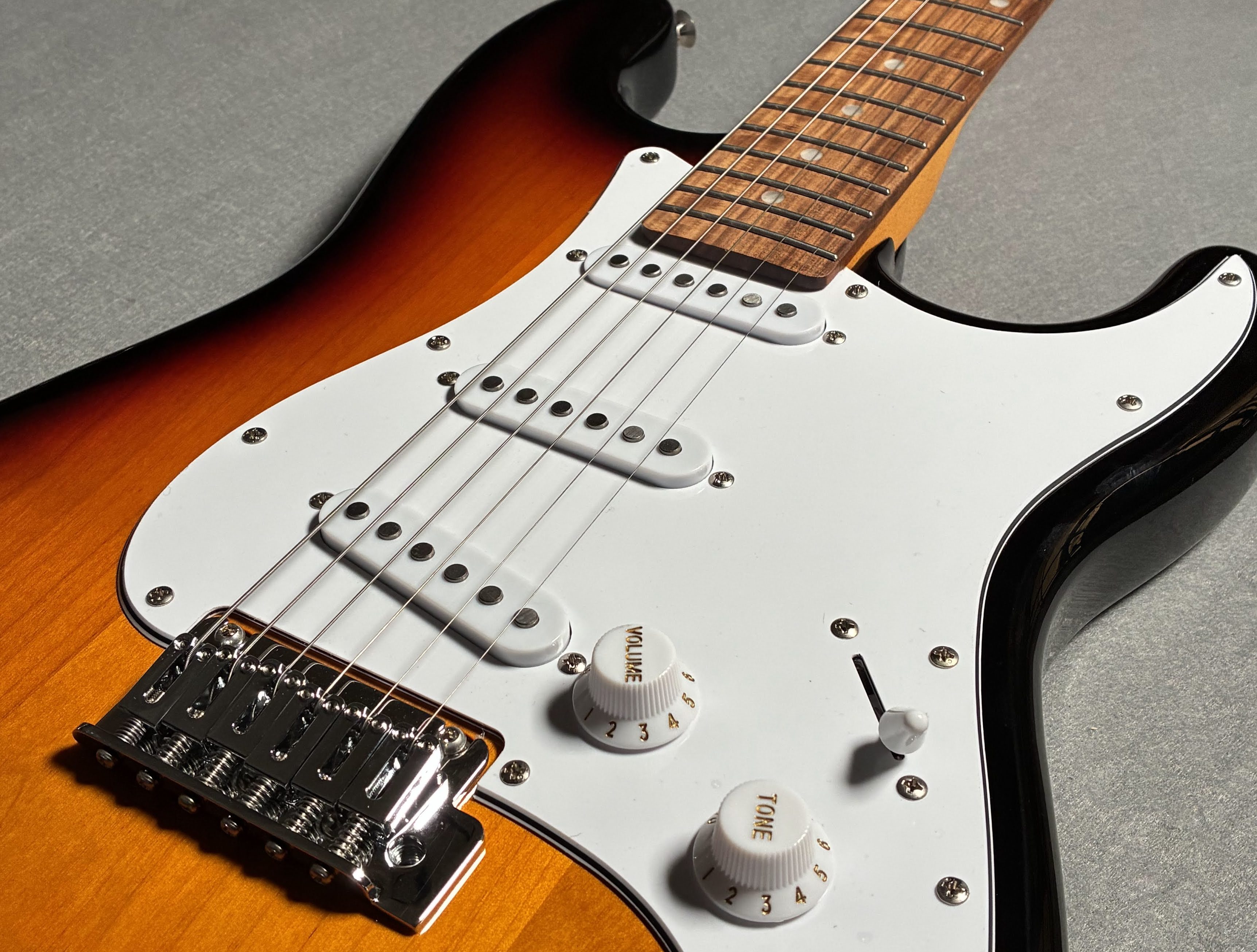 エレキギター・アコースティックギター初心者さんで、練習が難しい…！と思っている方はいませんか？ ギターを買ってからおおよそ3か月前後は、上達を実感しやすい時期である一方で、「思っていたより難しい」「忙しくて触らなくなってしまった」など、挫折もしやすいタイミングです💦 この記事では、ギターを続けられる [&hellip;]