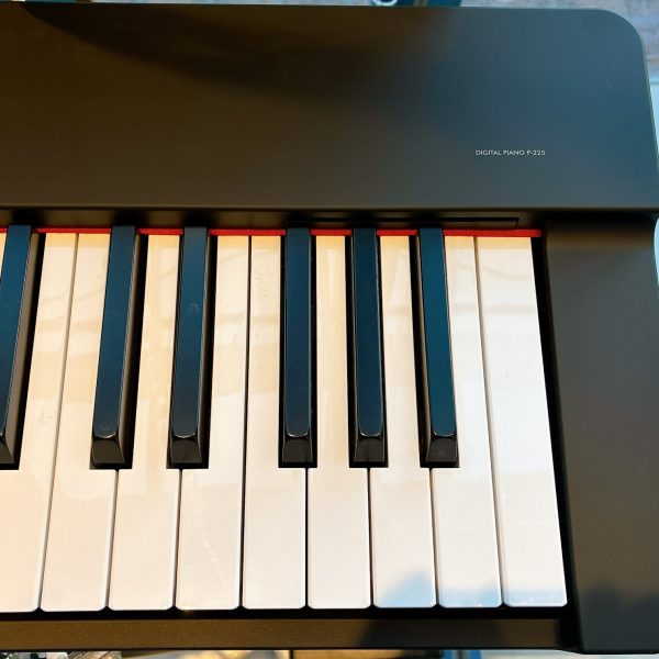 新開発の「GHC鍵盤」は、バランスよく表現する事ができ、アコースティックピアノのような弾き心地で演奏いただけます。