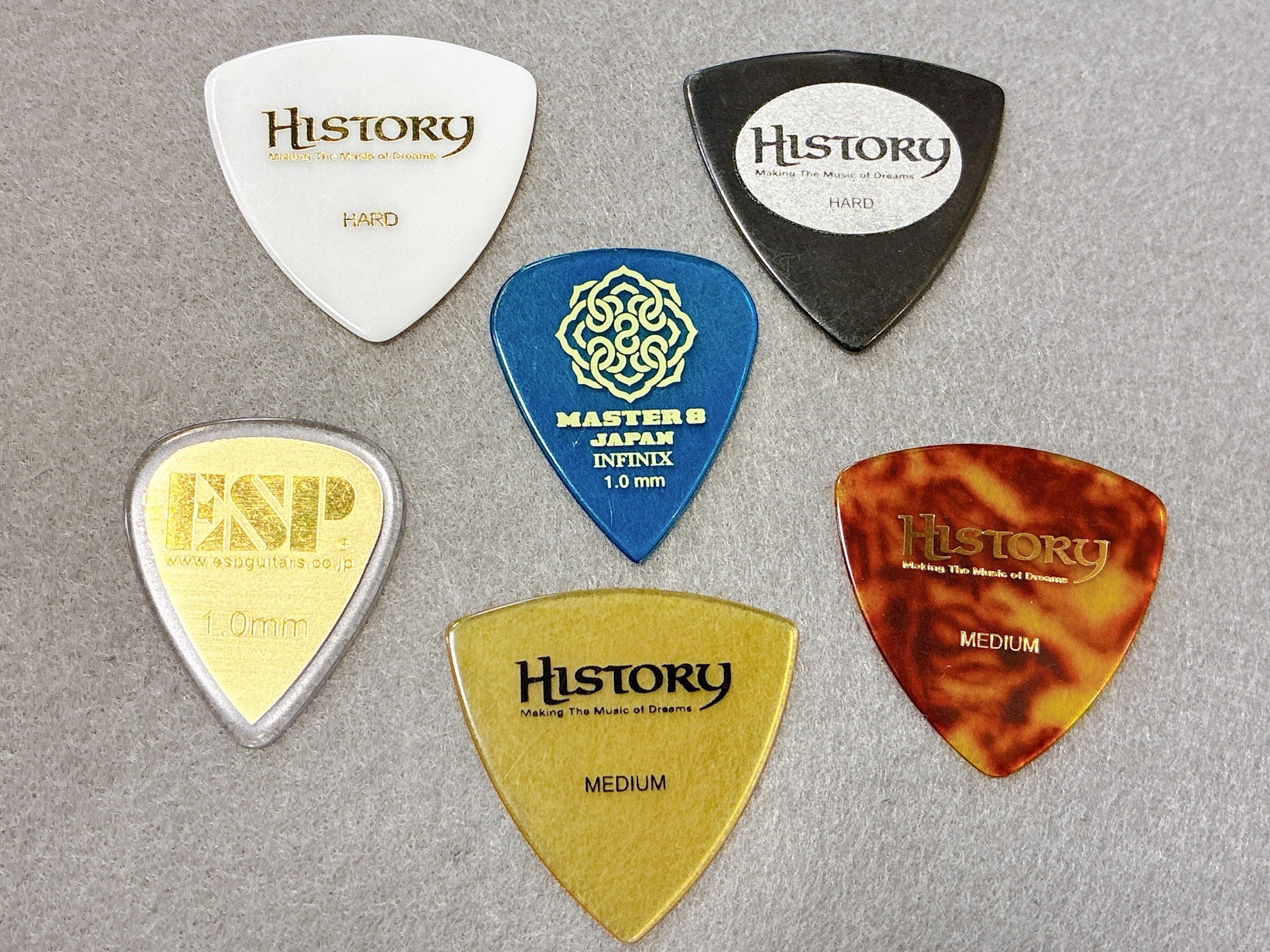 島村楽器パークプレイス大分店では、様々なピックを販売中です✨ ピックを選ぶとき、形が違ったり硬さが違ったりで、何が最適なピックなのか分からないこともありますよね。この記事では、アコギ・エレキそれぞれに合うピックをご紹介させていただきます🍙 "絶対にこのピックでなければいけない"ということはもちろん無 [&hellip;]