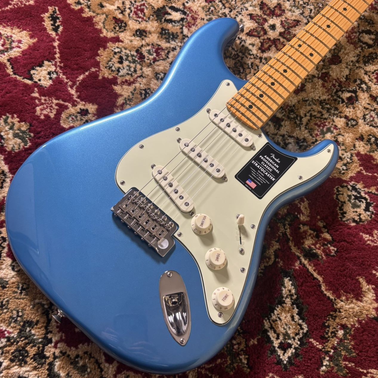 FenderAmerican Professional Classic Stratocaster , Maple Fingerboard, Faded Lake Placid Blue