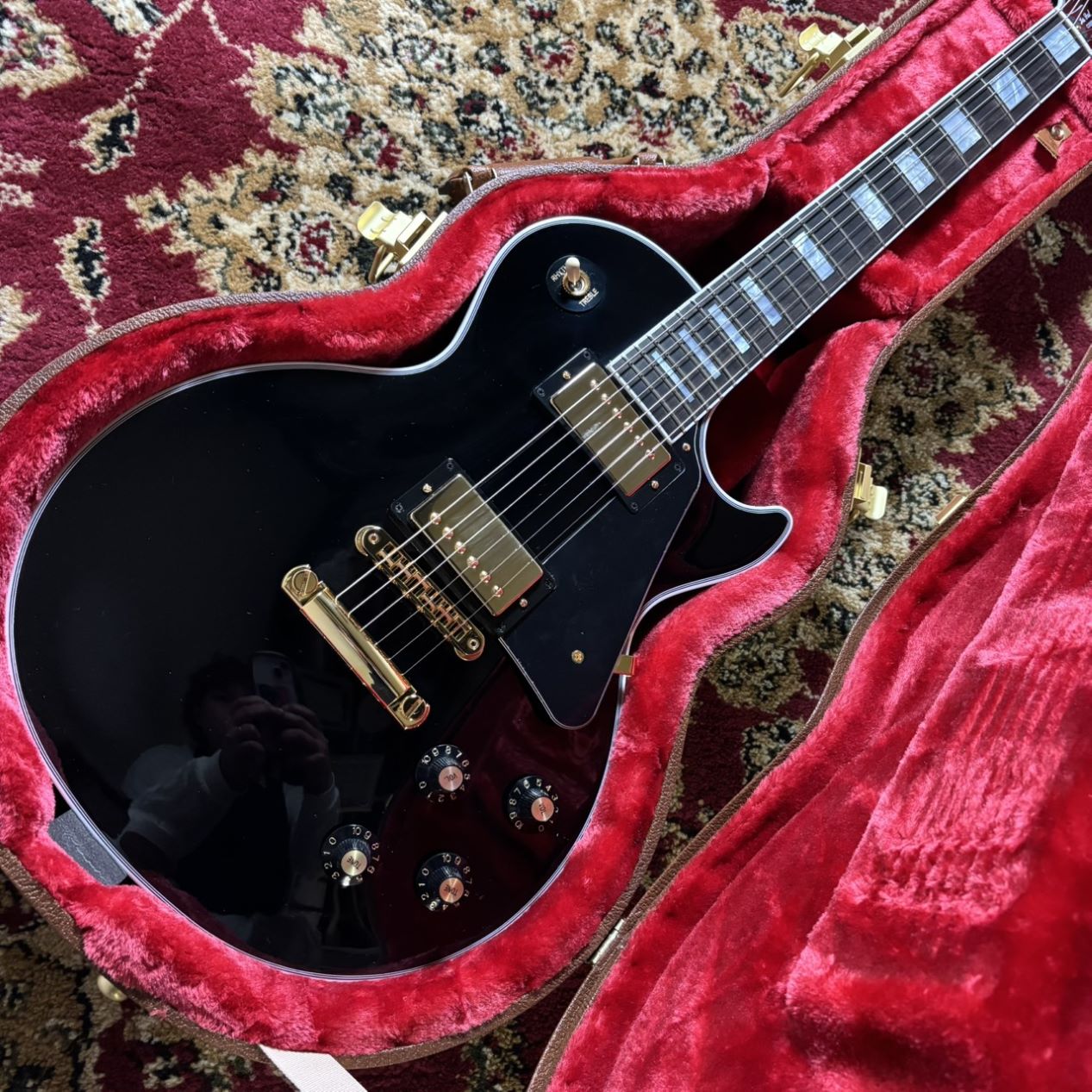 GibsonLes Paul Custom 70sThe wait is over the Les Paul Custom is back