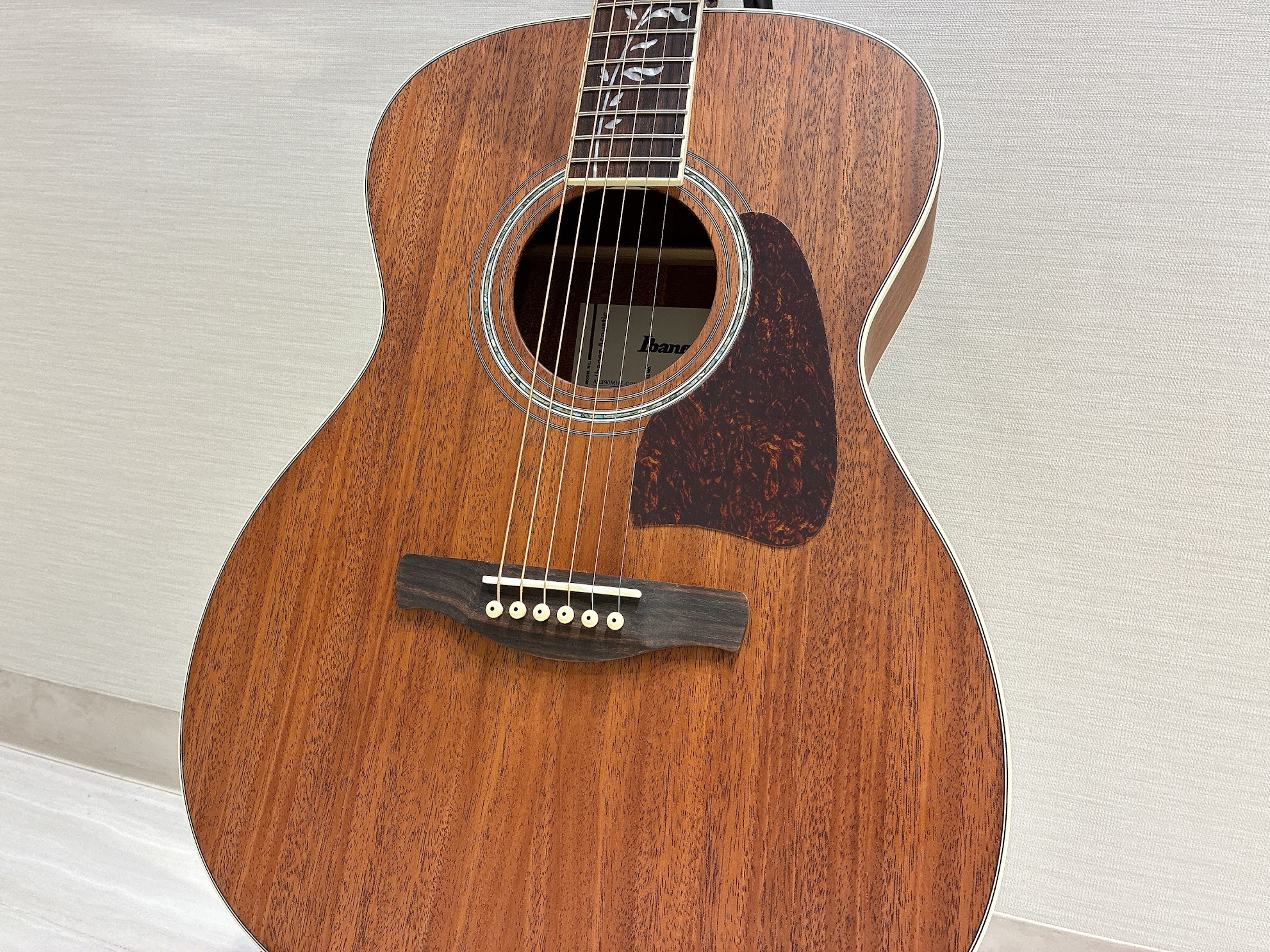 島村楽器パークプレイス大分店に、Ibanez AC390MHE (Color：OPN)が入荷いたしました🤎 コストパフォーマンスに優れながらも、本格的なスペックとルックスを兼ね備えたIbanez（アイバニーズ）のエレアコ。✅「これからギターを始めたいけれど、大きすぎるギターは不安…」✅「木の温もりを [&hellip;]