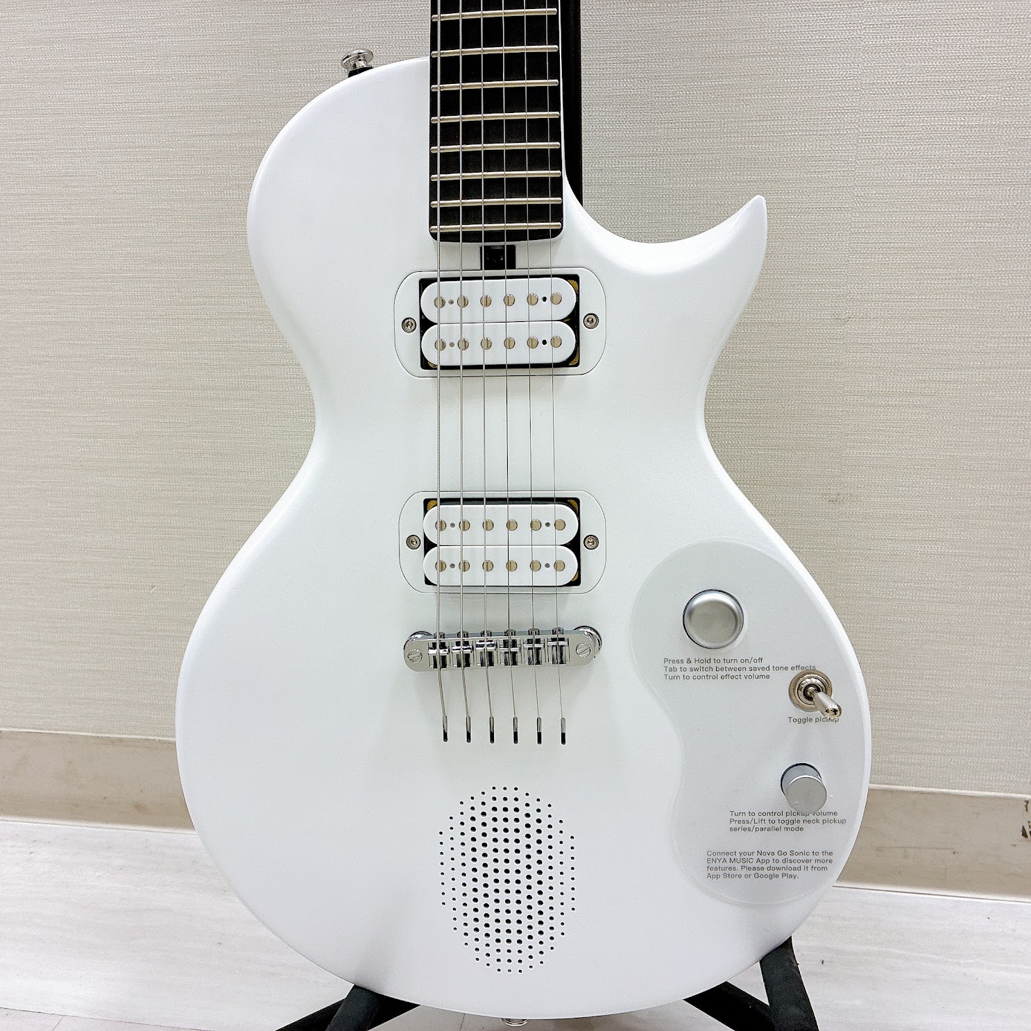 アンプ内蔵エレキギターNOVA GO SONIC White
