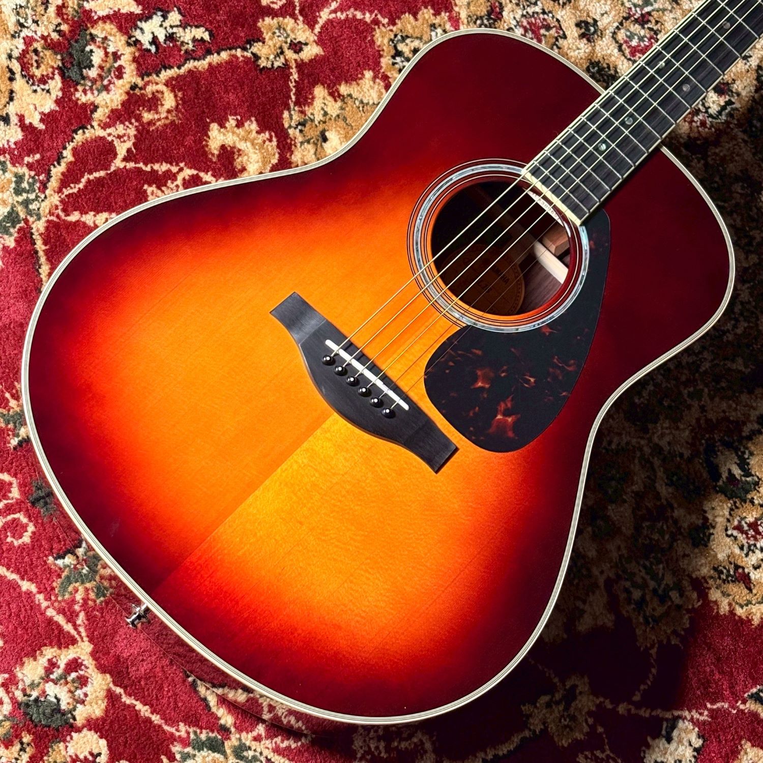 エレアコギターYAMAHA：LL16 ARE