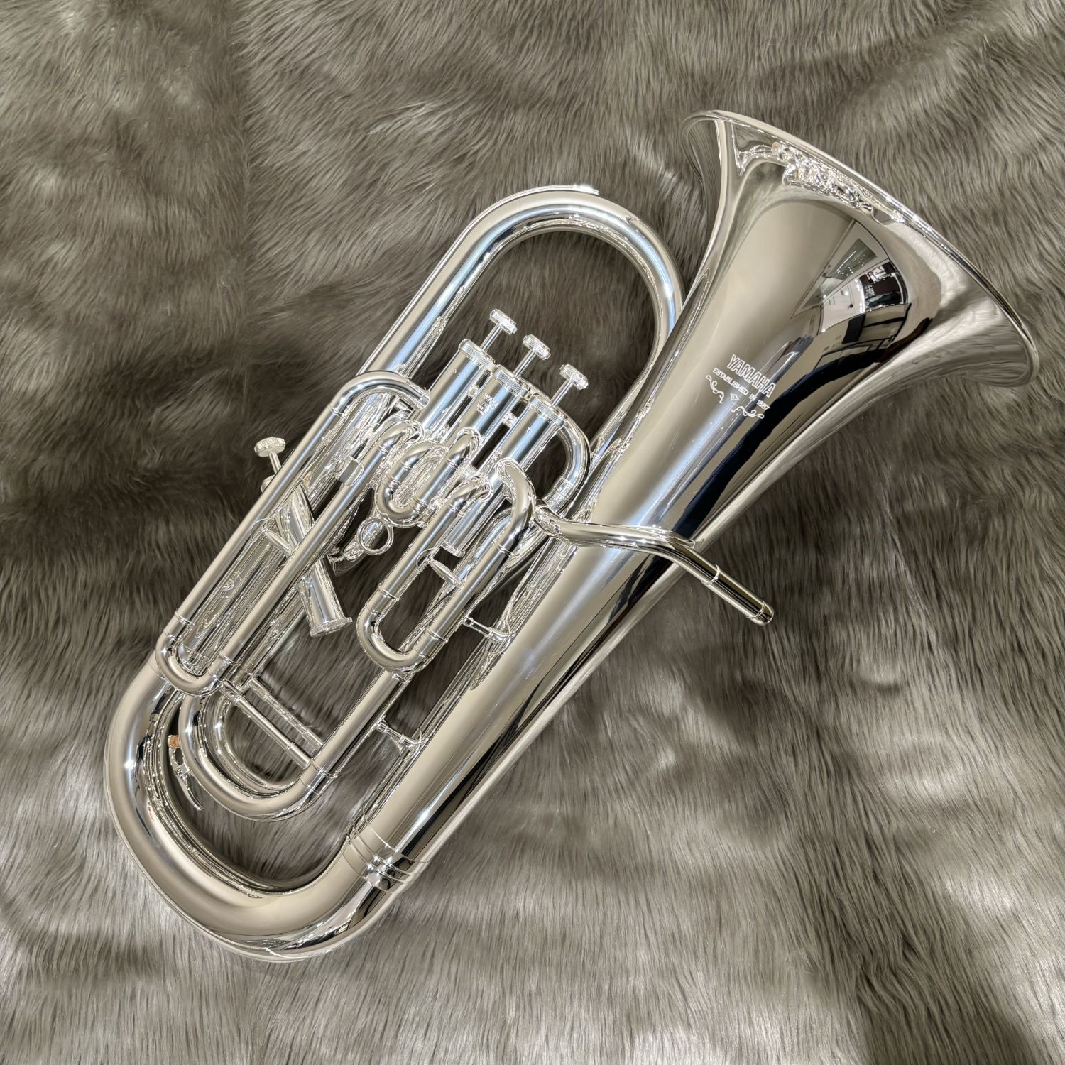 扱いやすい操作性と、銀メッキならではの優美で豊かな響きをあわせ持つモデルYAMAHA / YEP-621S