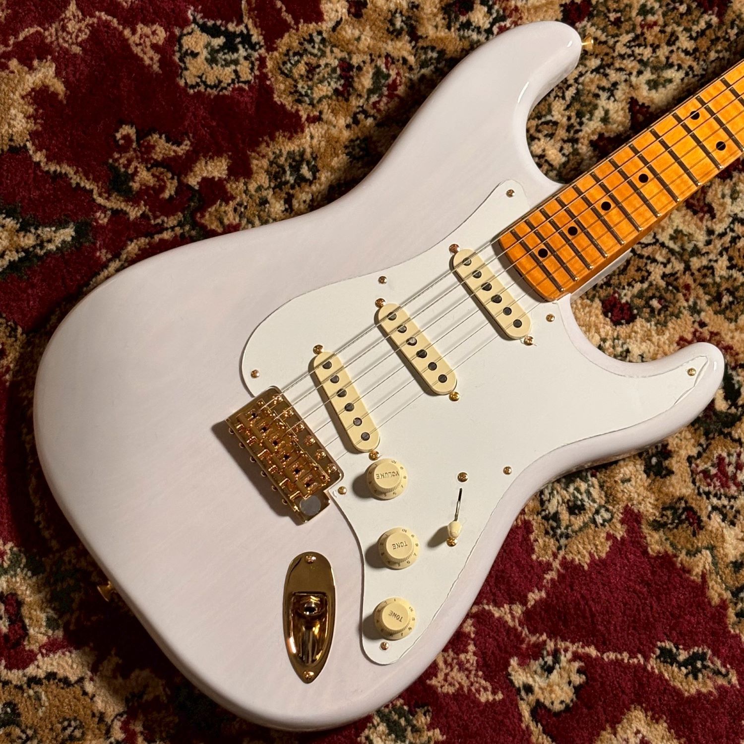 FenderLimited Edition American Vintage II 1957 Stratocaster Flame Maple Fingerboard WBL