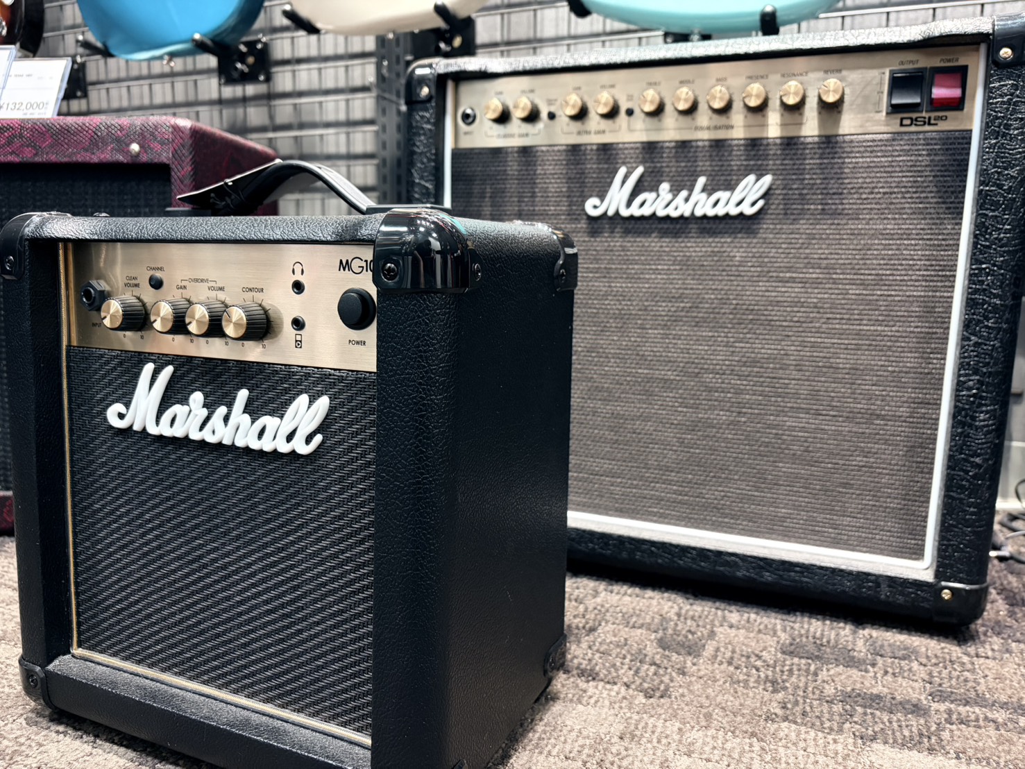 「エフェクターボードを組んで、楽器屋の試奏やスタジオのデカいアンプでは最高に良い音が出たのに、家の小型アンプ（またはヘッドホン）で弾くと急に音色がショボく感じる…😢」 こんな悩みを抱えている方は居ませんか？ 実は、アンプのサイズや音量の違いによって、人間の耳への聴こえ方はガラリと変わります👂 今回は [&hellip;]