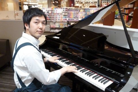 スタッフ写真 店長 ピアノアドバイザー(社内資格) 越智